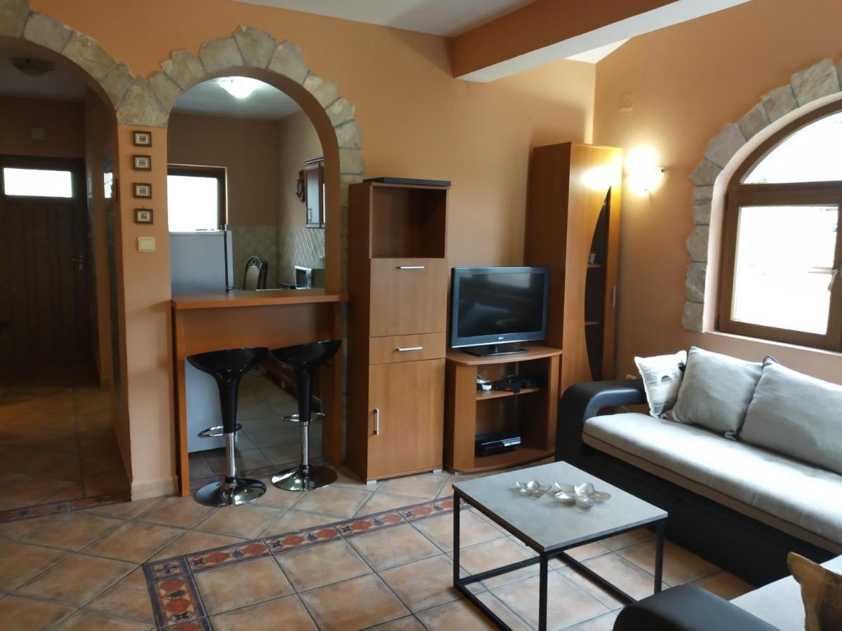 Apartment Aki โกตอร์ ภายนอก รูปภาพ