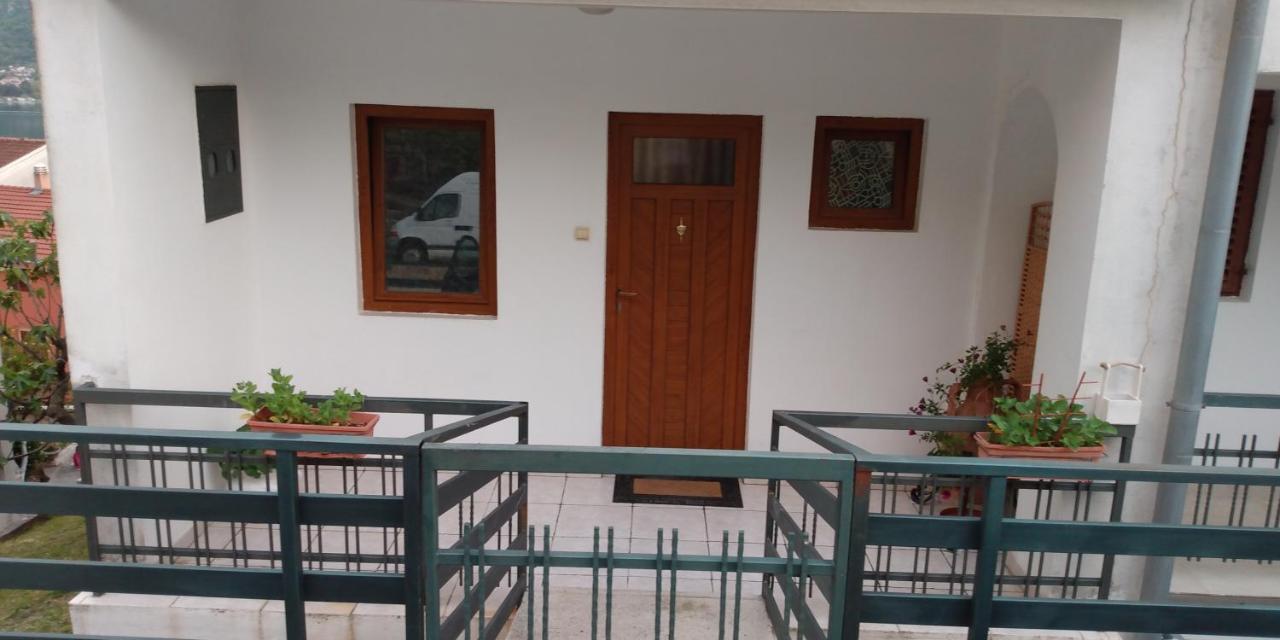 Apartment Aki โกตอร์ ภายนอก รูปภาพ