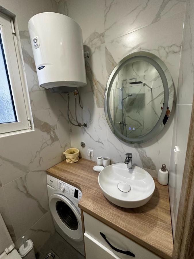 Apartment Aki โกตอร์ ภายนอก รูปภาพ